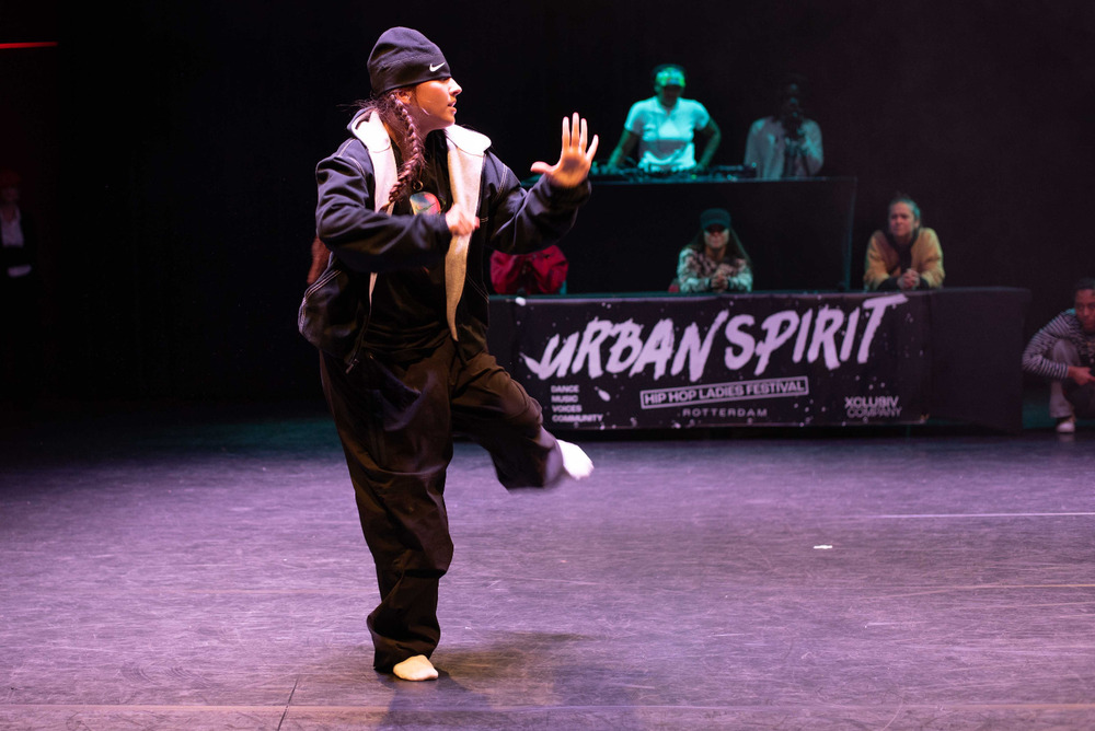 Danseres tijdens hiphop battle op Urban Spirit Festival
